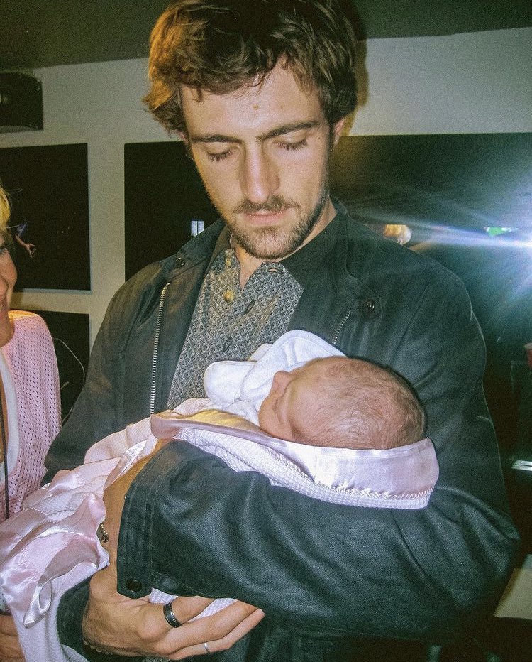 multi_crystal22's tweet photo. Here's rocky with sweetie to keep your mind off of everything!! 🥺 #TDEDISCOURSE https://t.co/x1KKqCQiXJ