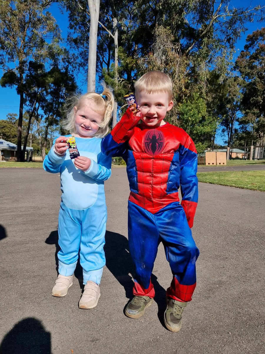 Claire Jeans tweet media