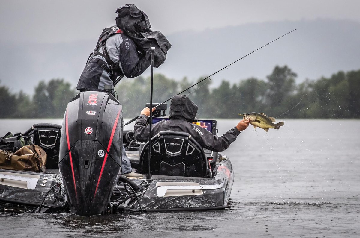 MattAreyFishing's tweet photo. Wrangled up enough today to slide into the Top 10 in 5th place! Tune in to @bass_nation Live tomorrow to watch us rumble on the mighty Mississippi 👊.#BassElite #gotachance 📸 @shanedurrance https://t.co/KuML8NlqHy