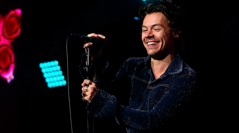 Variety's tweet image. Harry Styles won Best Album at the #VMAs for "Harry's House." trib.al/ihLlHYf
