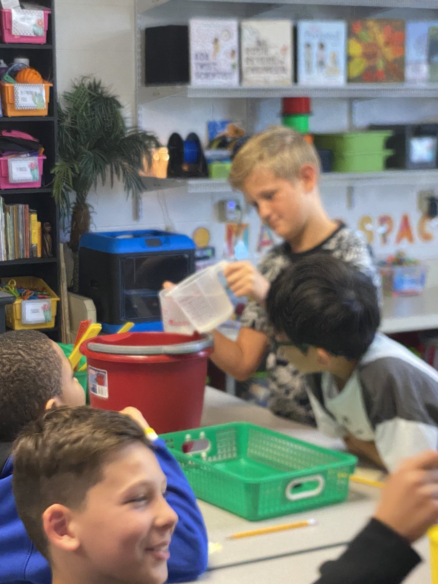 MrsK_STEAMLab's tweet photo. 5th Grade Ss investigated water distribution on Earth this week in the #EESSTEAMLab @EES_Mustangs https://t.co/9mYekNDtOo