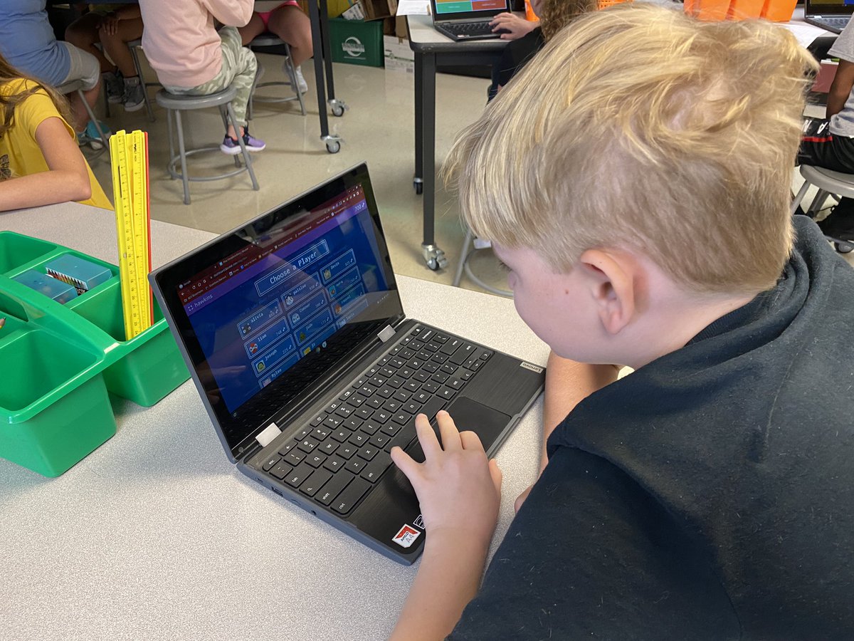 MrsK_STEAMLab's tweet photo. 5th Grade Ss investigated water distribution on Earth this week in the #EESSTEAMLab @EES_Mustangs https://t.co/9mYekNDtOo