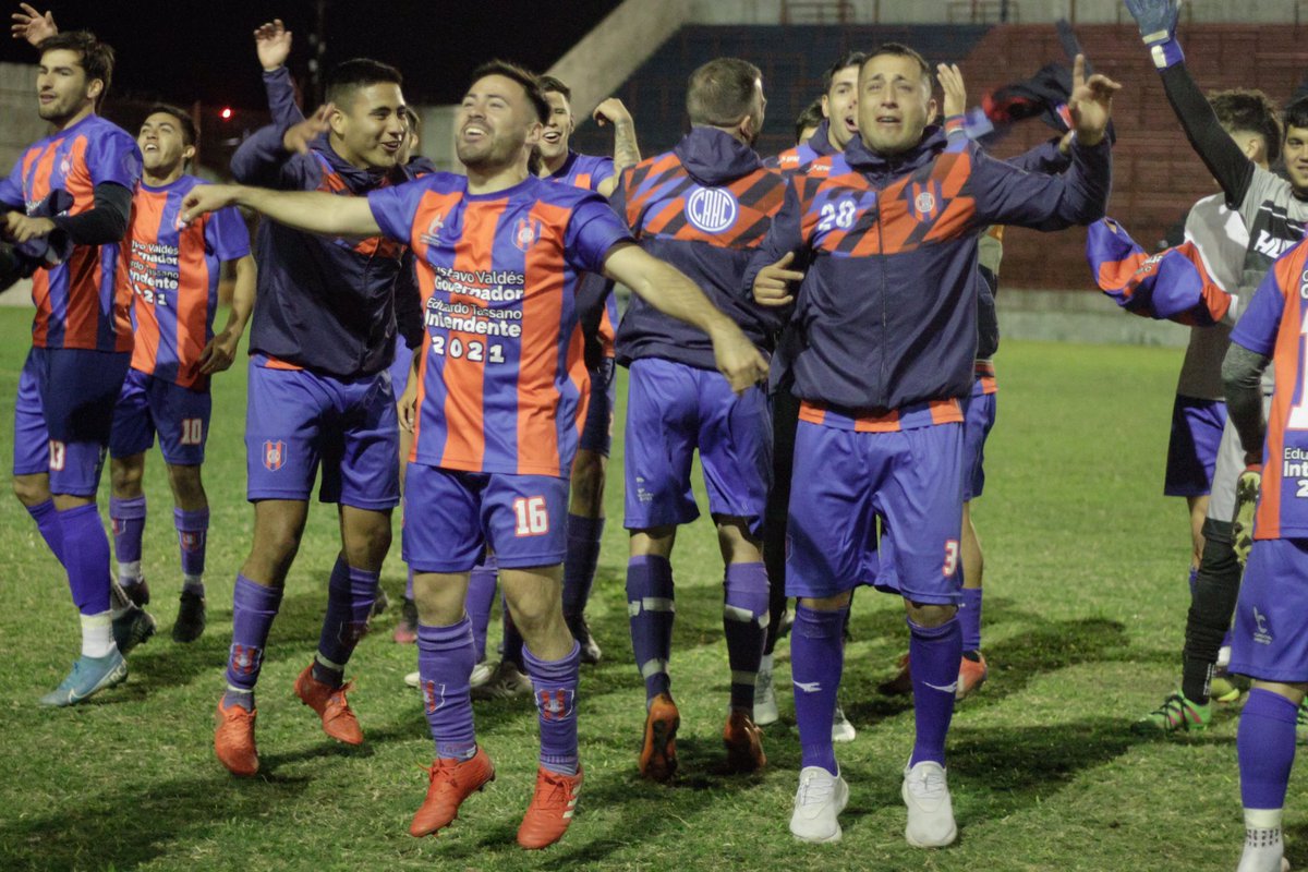 Ligacorrentina_'s tweet photo. 📸 Cerramos el finde con los festejos de @HuracanCtes y @LiptonFC, que buscarán el título de campeón del Oficial 🏆

😁 ¡Felicitaciones, finalistas! 👏🏼

#LigaCorrentina ⚽️ https://t.co/M6o0jBaT2S