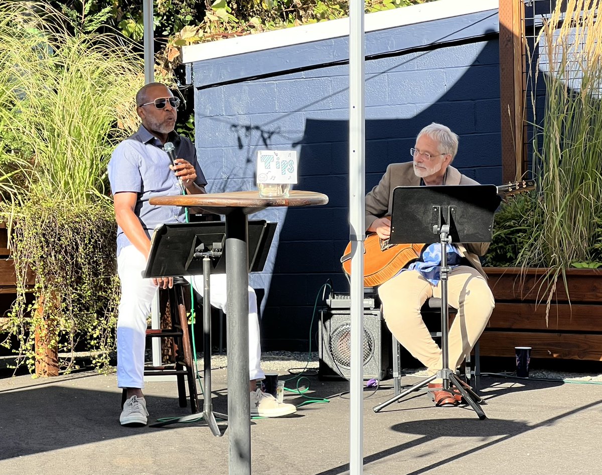 affmusic's tweet photo. Live jazz happening now on NE 47th and Fremont at @AmalfisPDX with Sean Holmes! https://t.co/AVzAgQKq8h