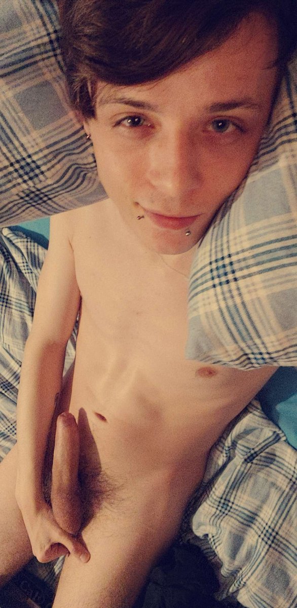 YorkshireJosh96's tweet photo. First post on here, a little nervous so🙈 #Hung #Uncut #OnlyFans #BigDick https://t.co/tPWrOg3iyU