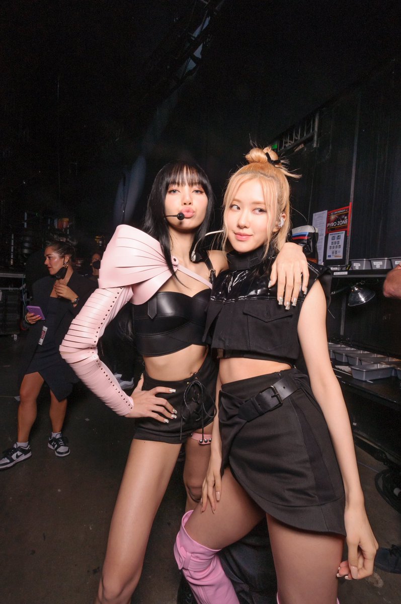 rosie_pss's tweet photo. กรี้ดดดดดดดก แชลิซเค้าไม่เคยแผ่วกันเลยค่ะคุณ รูปคู่ก็มาาา น่ารักมาก น่ารักที่สุด😭

TASTE THAT VENOM ON VMA
#BLACKPINKInYourVMAs #PINKVENOM   @BLACKPINK https://t.co/CD4f6zJelh