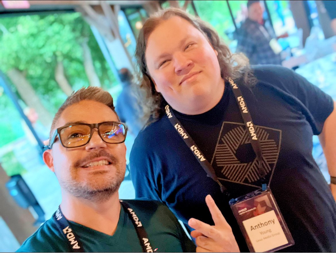 michaelpcmaster's tweet photo. Con el buen Anthony de Linus Tech Tips.
No olviden la cita: mañana lunes, anuncio de Ryzen 7000 en mi canal de Youtube!!!
Vuelvo de nuevo al YouTube y voy más fuerte que nunca!!!
https://t.co/SiGnv43IIl
Acá se reúnen los MASTERS!!!
#ryzen7000
#amdgameon
#amdlegendmode https://t.co/flAQVEPByt