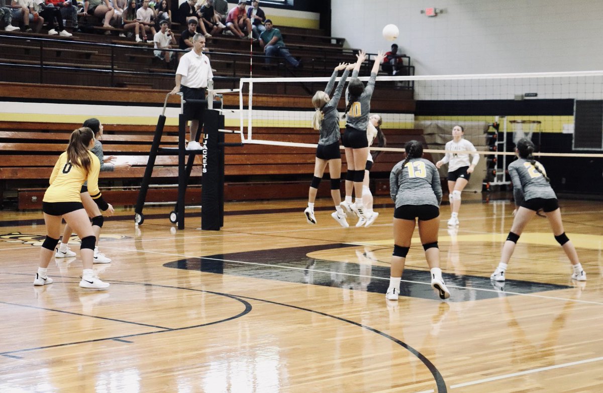 UnionVolleybal1's tweet photo. Union volleyball moves record to 12-7 overall after yesterday’s matches at the Pearl Tournament. This week, the Lady Jackets will play jv and varsity Thursday evening at Neshoba Central beginning at 5:30. Go Jackets! @UnionPublic @bshields0244 @NCAppeal https://t.co/d3Trl2yhMv