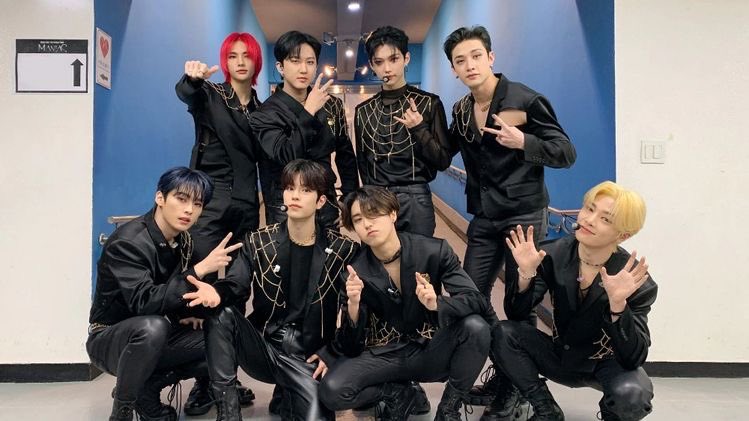 aleja15eun's tweet photo. Un largo trabajo y esfuerzo han tenido estos 8 artistas, seres humanos, niños… se merecen ganar al BEST KPOP @Stray_Kids #VMAs #MANIAC_SKZ https://t.co/mQEqqL32pQ