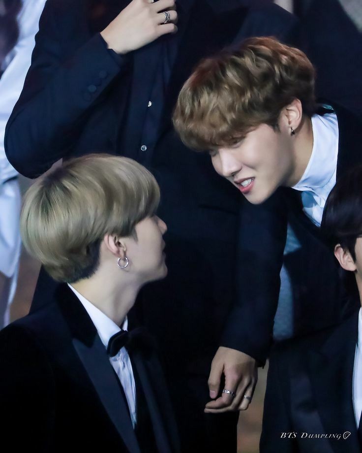 R0CKSTARSOPE's tweet photo. the way hobi looks at Yoongi 🥺 https://t.co/sBhHTW64yZ