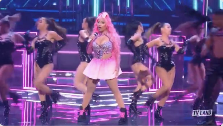 PopBase's tweet photo. Nicki Minaj delivers a show-stopping Vanguard #VMAs performance. https://t.co/wAFUm6oZg4