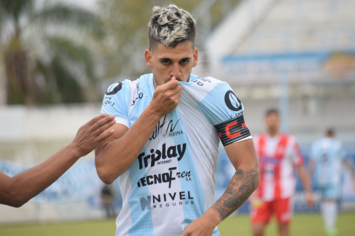 No se trata de sentirse por encima, se trata de sentirse parte..
💙🤍💙🤍