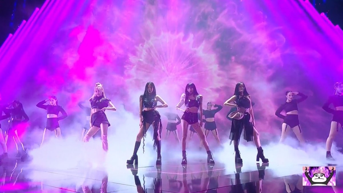 Blackpink entregou presença de palco, vocal ao vivo e dança. Elas fizeram uma performance digna de maior grupo feminino do mundo no #vmas