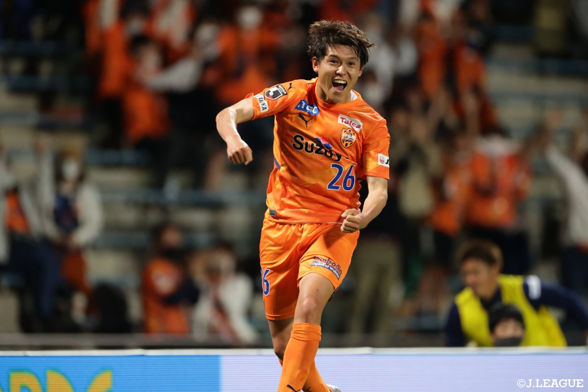 J_League's tweet photo. 🎂HAPPY BIRTHDAY🎂

本日8月29日は
清水エスパルス
滝裕太 選手の23歳の誕生日です🎉

滝選手、
おめでとうございます✨

@spulse_official
@yutataki34 https://t.co/MVYUHwFZhA