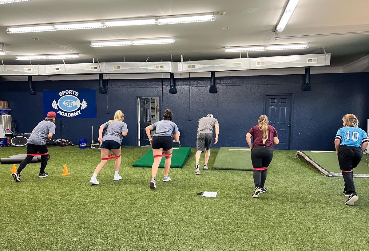 C35 Softball tweet media