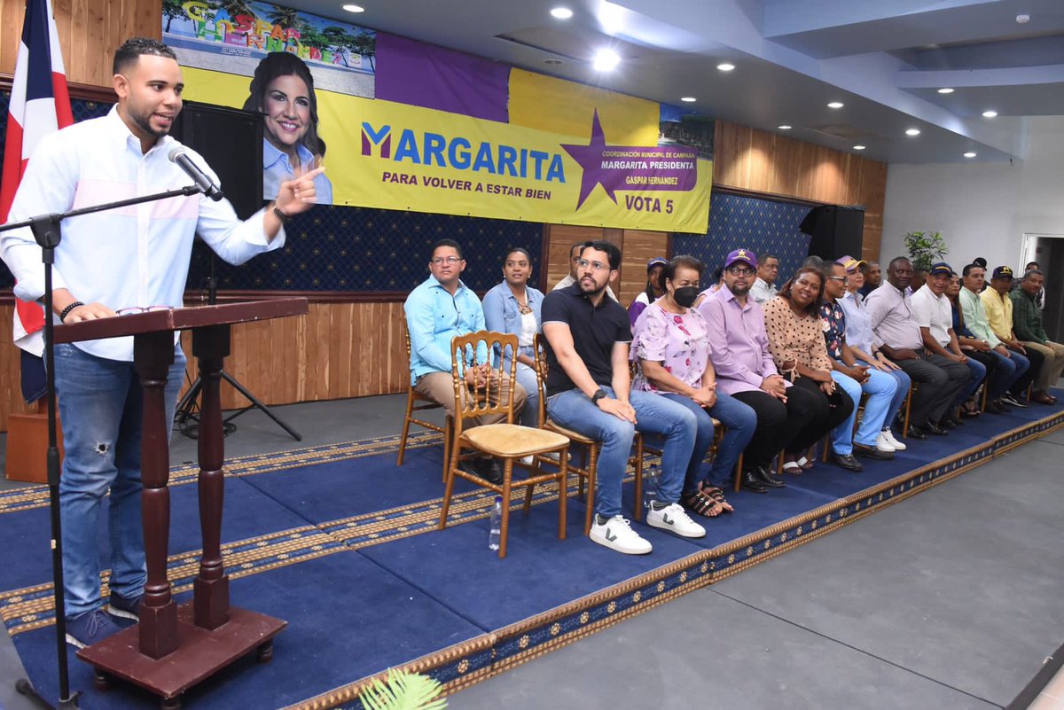 ConMargaritaDO's tweet photo. «Debemos promover más espacios para la #juventud y quien más que #MargaritaCedeño que ha sembrado tantas oportunidades para nosotros. ¡No hay ni que pensarlo con ella ganamos #seguros!». @DelvisBalbuena 💪🏽😎

#EspaillatConMargarita #Margarita2024 https://t.co/zBaaQ8xH4V