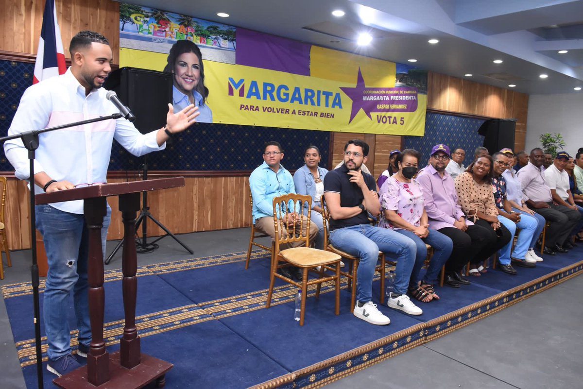 ConMargaritaDO's tweet photo. «Debemos promover más espacios para la #juventud y quien más que #MargaritaCedeño que ha sembrado tantas oportunidades para nosotros. ¡No hay ni que pensarlo con ella ganamos #seguros!». @DelvisBalbuena 💪🏽😎

#EspaillatConMargarita #Margarita2024 https://t.co/zBaaQ8xH4V