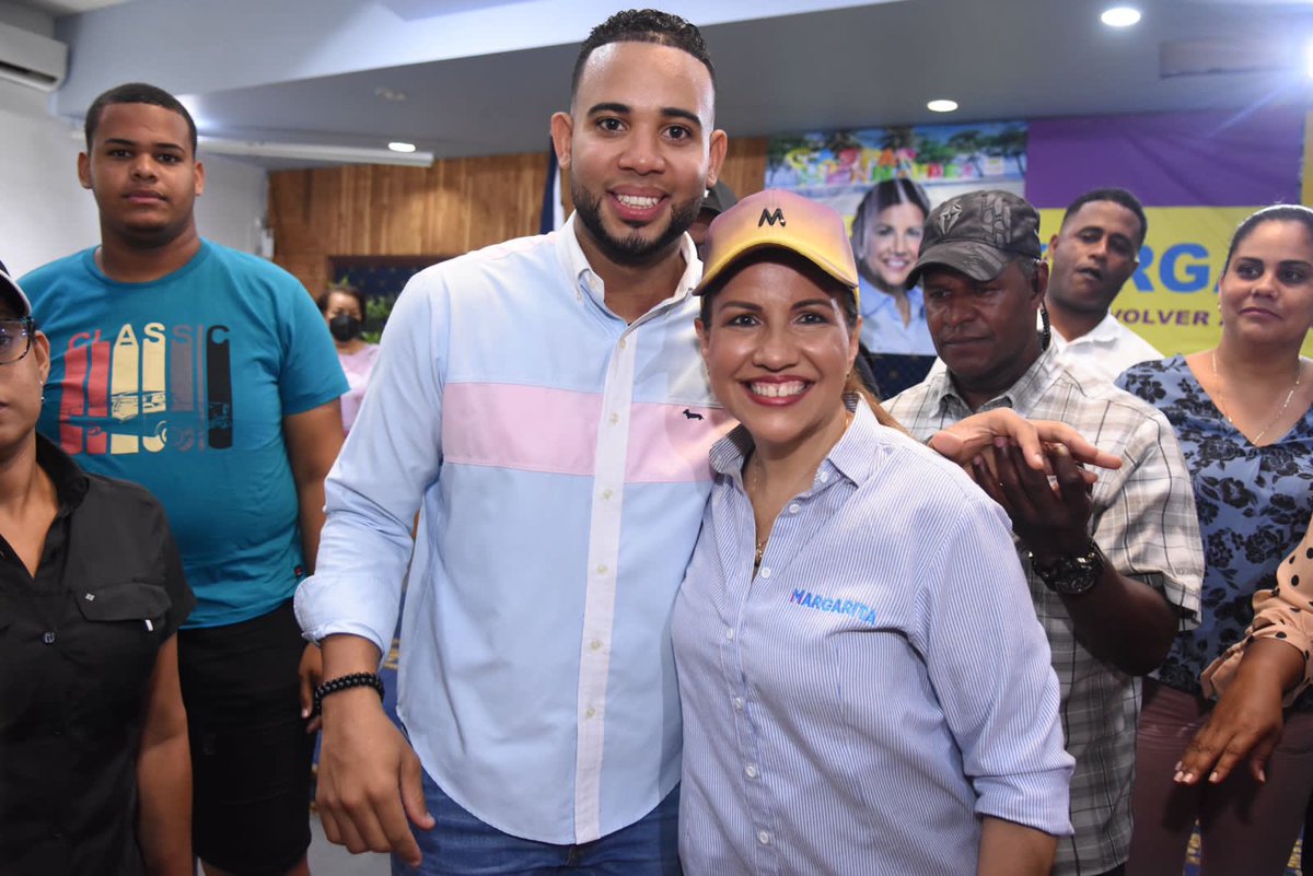 ConMargaritaDO's tweet photo. «Debemos promover más espacios para la #juventud y quien más que #MargaritaCedeño que ha sembrado tantas oportunidades para nosotros. ¡No hay ni que pensarlo con ella ganamos #seguros!». @DelvisBalbuena 💪🏽😎

#EspaillatConMargarita #Margarita2024 https://t.co/zBaaQ8xH4V