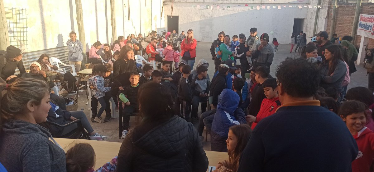 draxxotienda's tweet photo. La felicidad de l@s niñ@s representa el hermoso trabajo que hacen en el merendero "Los Pibes del barrio" de San Lorenzo . Hicimos entrega de los juguetes y donaciones y pasamos un hermoso día ❤️ Ayudar a los que ayudan 🙌🏻🥰 
Gracias panadería #NovoNonino por colaborar 👏 https://t.co/FpFuVTneI1