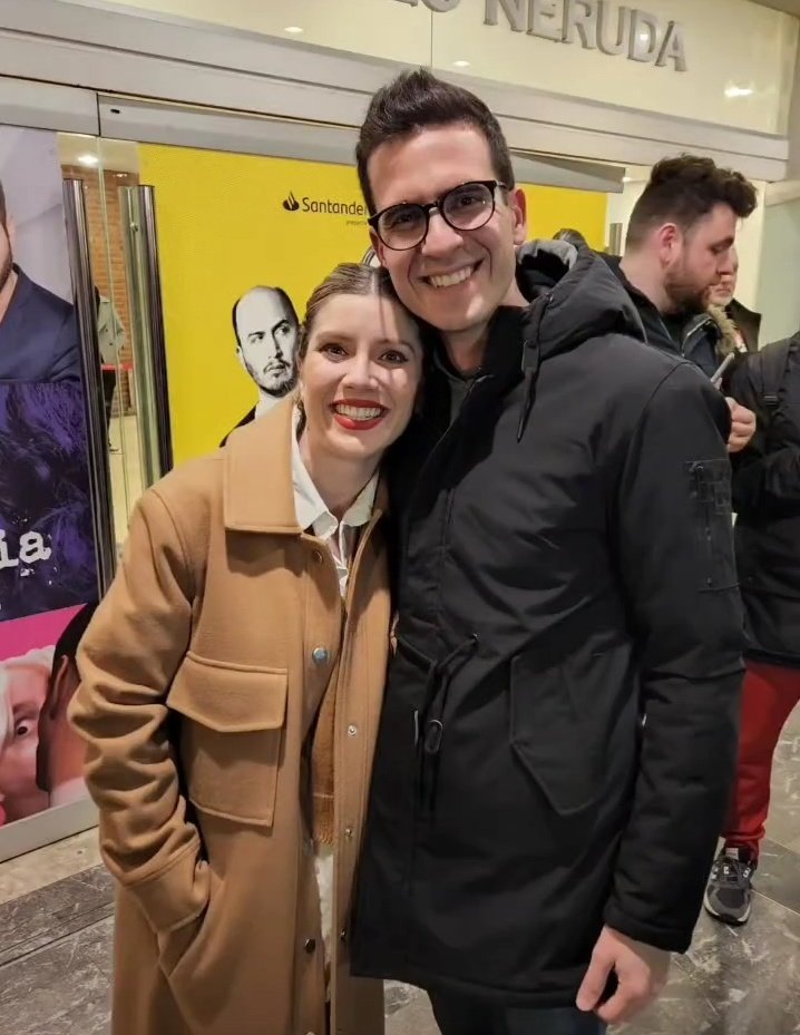 dancelaurita's tweet photo. Hermosas fotos de Nico Peralta con Lau a la salida de #ElMetodoGronholm 🎭❤️ https://t.co/0DYeBnUARP