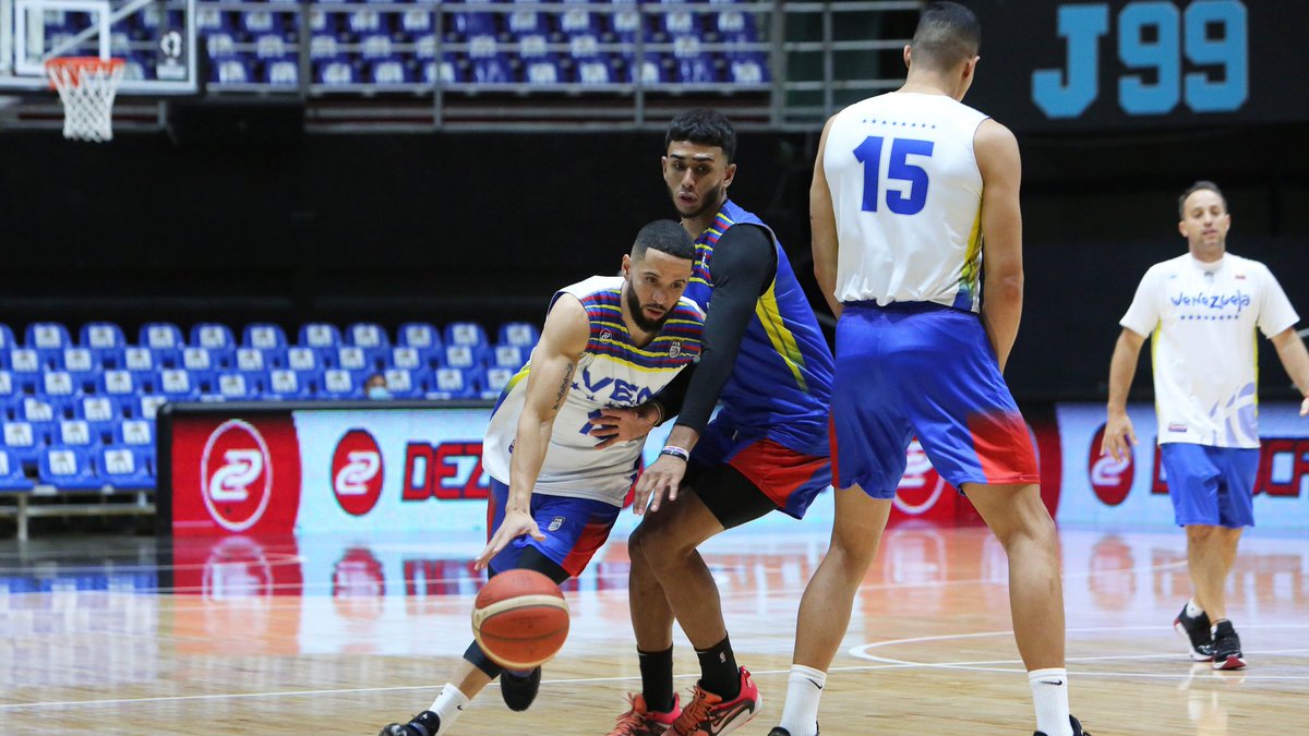 FVBbasketball's tweet photo. ¡Listos para el 🇻🇪🆚🇩🇴!

#FIBAWC
#WinForVenezuela https://t.co/gJGOjFBlPf