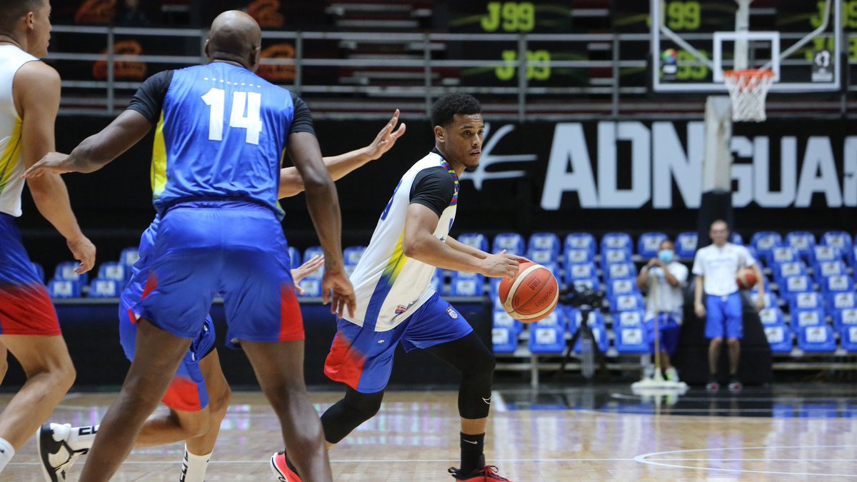 FVBbasketball's tweet photo. ¡Listos para el 🇻🇪🆚🇩🇴!

#FIBAWC
#WinForVenezuela https://t.co/gJGOjFBlPf