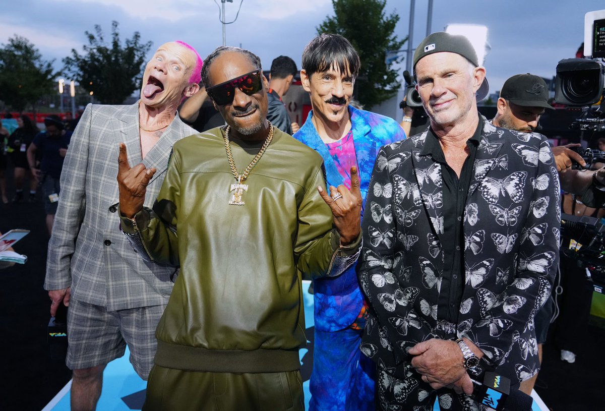 RHCP &amp; Snoop Dogg! #VMAs