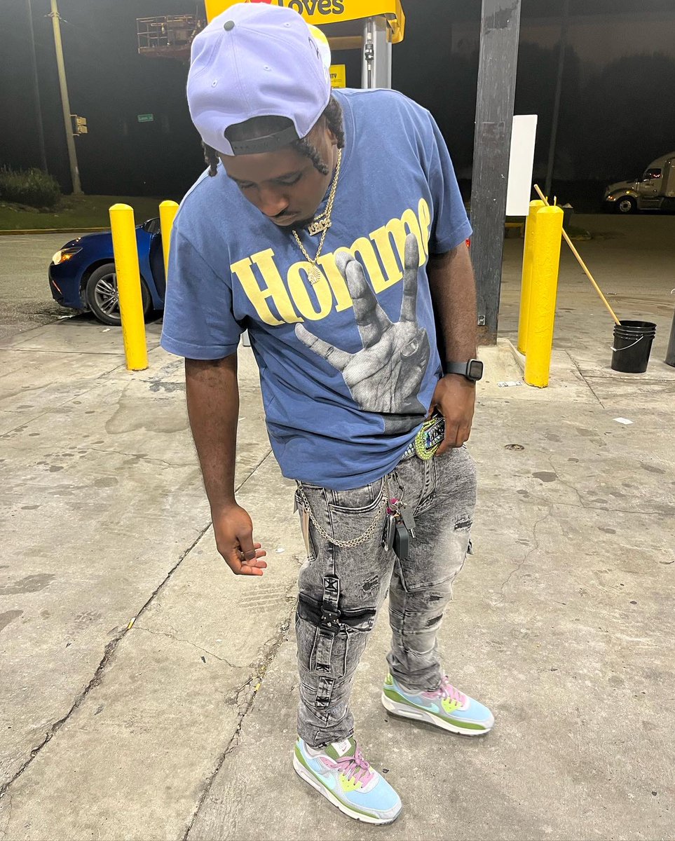 agm_face's tweet photo. Yeah I’m always growing, but I swear I’m still that SAME NIGGA. 💰❤️🔥🖤 #FREEPITCHA #FREETONE #1300BLOCK https://t.co/s9Lso1N2wL