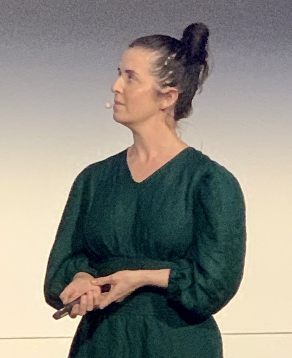 First up: <a href="/DrUnaEM/">Una Harrington</a> on Performance Optimisation.
* looking inward: core values are not just for exec! They drive us
* looking outward: those people we admire &amp; respect are driven by values like generosity
#DFTB22