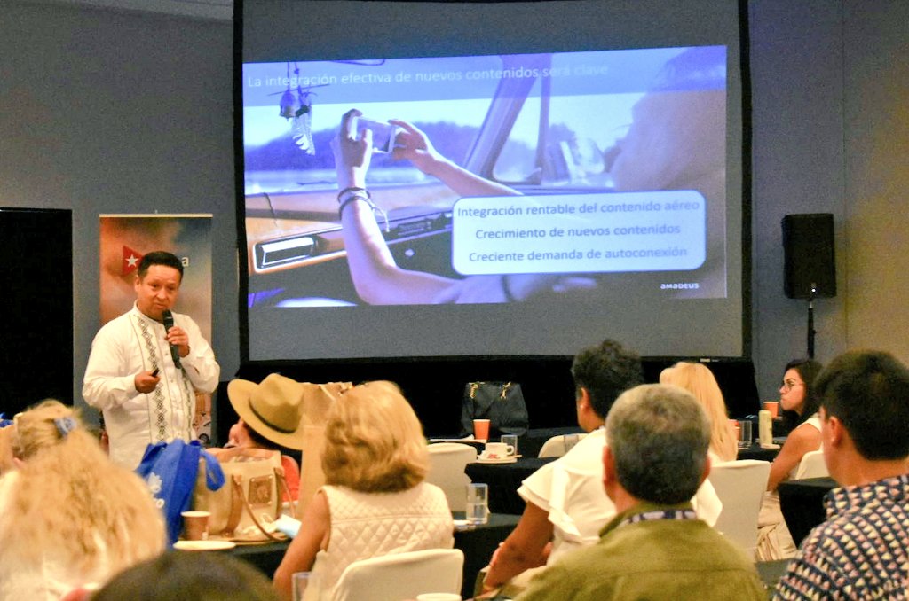 NexosTuristicos's tweet photo. 📌 Entre las ponencias magistrales de la #ConvencionAMAVCDMX2022
#AMAVCDMXenHuatulco destacó la participación de @1ADOLFOJM de @AmadeusLatam con la ponencia "Preparándose para ser un Agente de Viajes 5.0". @AMAVCDMX @JulianA90783928 @GobHuatulco2022 @huatulcohotels https://t.co/mIhIfN2clK