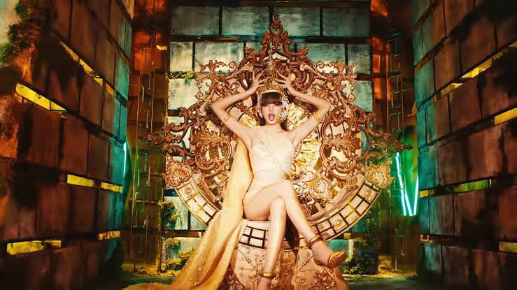 tracklist's tweet photo. 🚨 LISA É O PRIMEIRO ATO SOLO DE K-POP A GANHAR UM #VMAs https://t.co/95sEG1UA7L