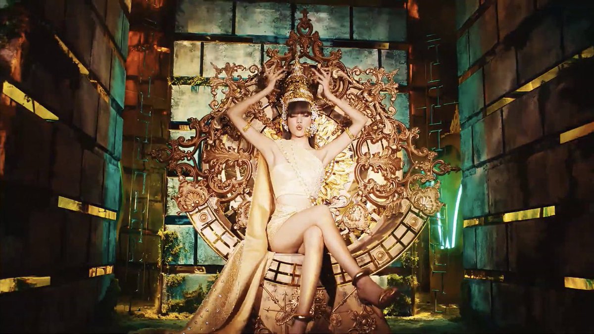 PopBase's tweet photo. ‘LALISA’ by Lisa of BLACKPINK wins the #VMAs award for Best K-Pop. https://t.co/66odfY0ZV1