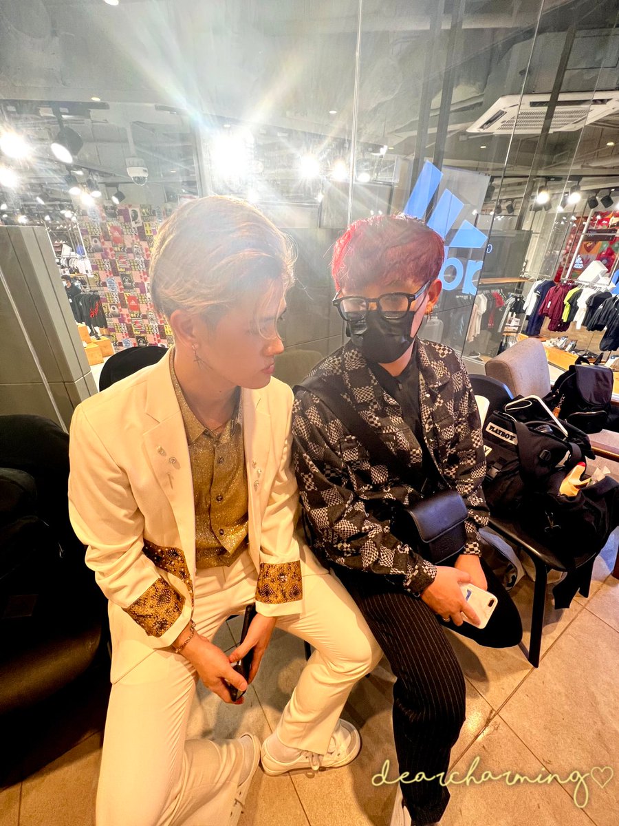 DEARCHARMING_'s tweet photo. 220828 #PHPCHRLS with J.O 

#PHPCHRLS #Press_Hit_Play @xxivchrls @PressHitPlay https://t.co/YwrHcV7jsO