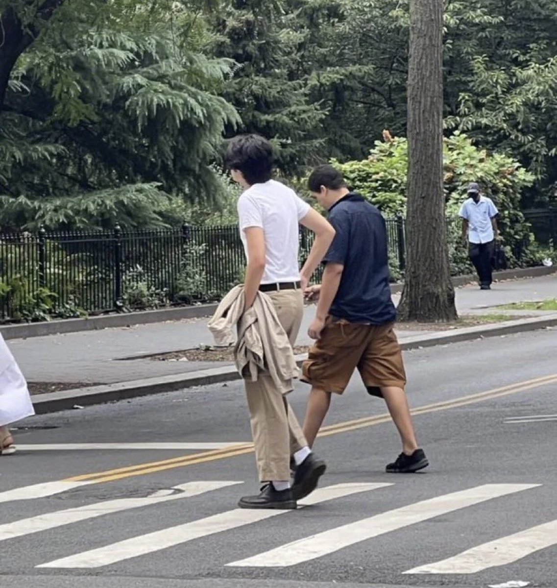 inlovewithtae95's tweet photo. Kim Taehyung the most handsome person in the world walks in New York
#taehyung https://t.co/HH2vZOnruZ
