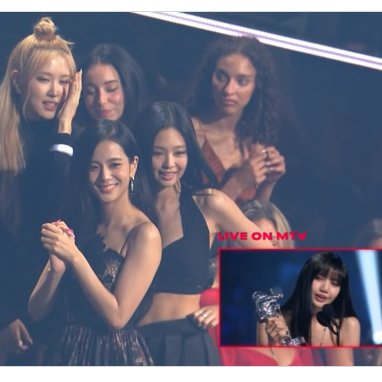 zxaxn_nkb's tweet photo. กรี๊ดดดดดดด ลิซ่าาาาาาาาาา

 #BLACKPINKInYourVMAs  #LISA https://t.co/IdIkUeolGa