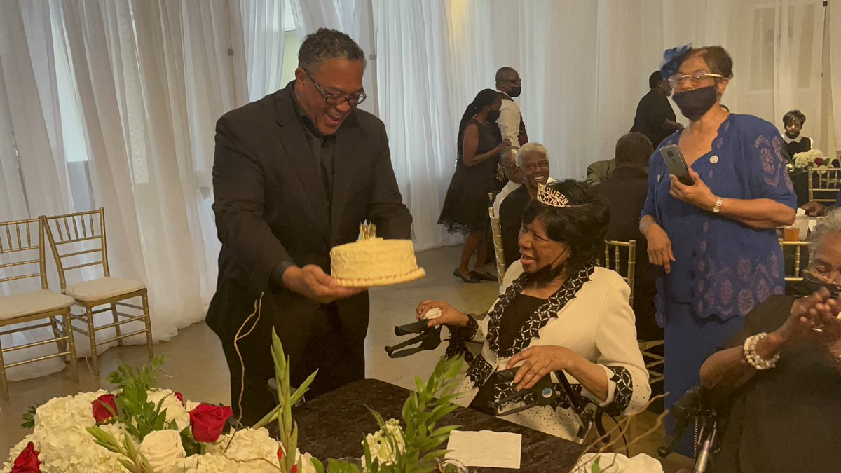 KFinProductions's tweet photo. Beauty+Grace+Elegance
Class+Love+Faith
Acceptance+Understanding+Authentic 
That’s Mama Frances! She’s 86 years young and we were blessed to help celebrate her today and personally let her know how much she means to us and just how much we love her! https://t.co/mabCFimJVX