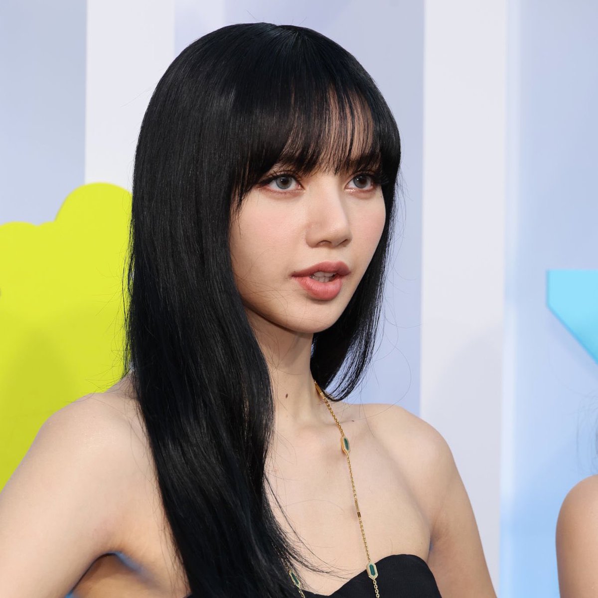 LSMTRENDS's tweet photo. #LISA is now the FIRST EVER K-POP SOLOIST to win an award at the #VMAs in history!!! 🤧😭😭💛💛

LISA TAKES OVER VMAs
#LisaHitsMTVStage @MTV https://t.co/pNMvqvDtm0