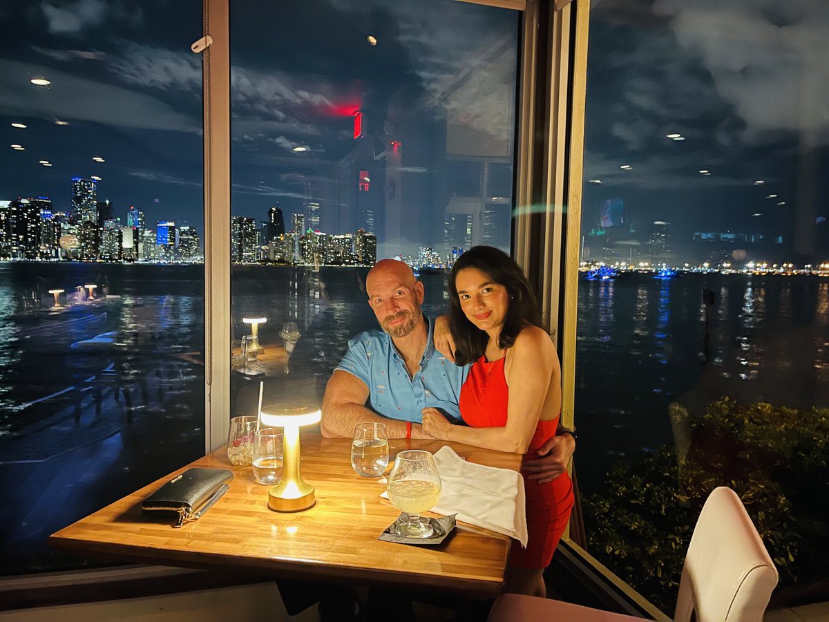Estefany_inc's tweet photo. Anniversary dinner 🥰 https://t.co/nujRgUgzkj