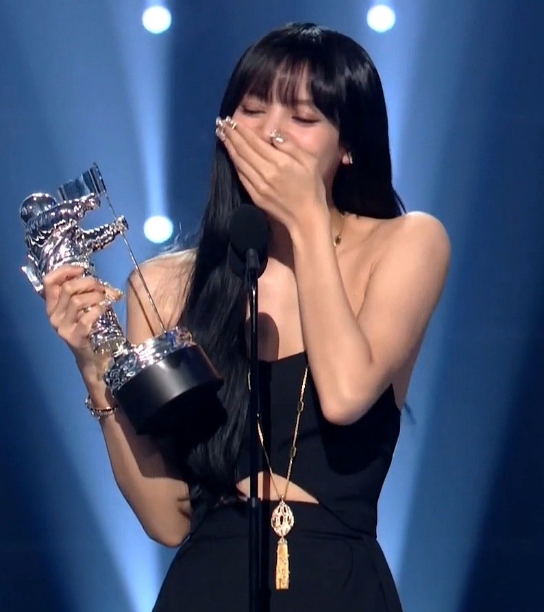 cyanblink's tweet image. Lalisa has won 'Best K-pop' at the VMAs. Lisa becomes the first solo artist and lead female act ever to win this award. Congrats! 🎉 @BLACKPINK #VMAs