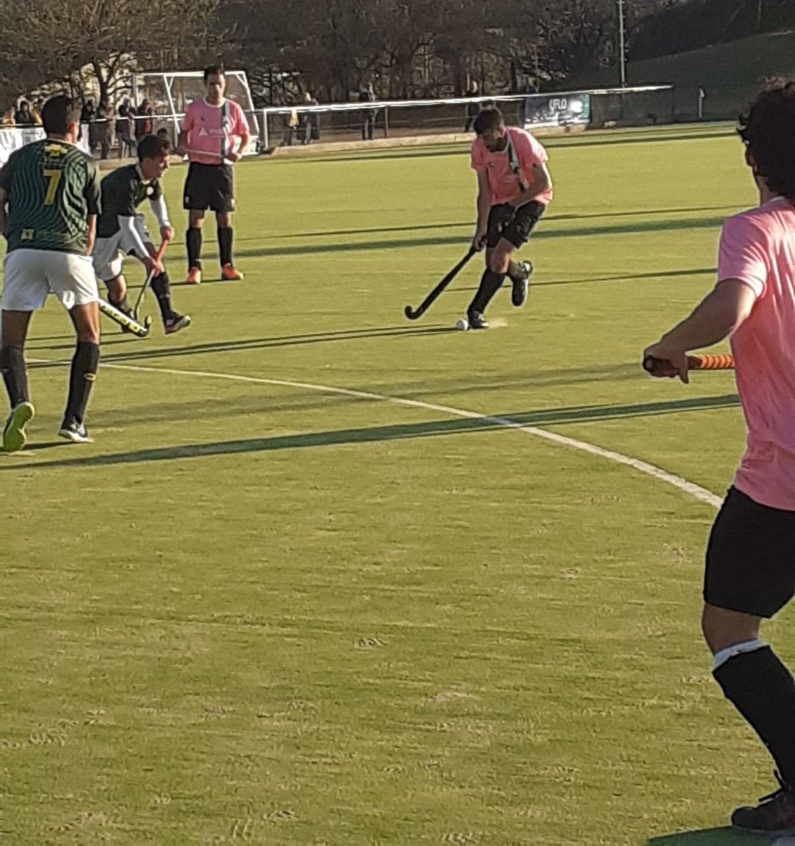 ferrocarriloest's tweet photo. #HockeyMasculino 🏑 Resultados 6° Fecha
Primera "B", Rueda Campeonato
#Ferro 1 (Ignacio Iorfida) vs. #QuilmesHighSchool 2 (📷)
Primera "C", Zona "1", Torneo Clausura
#EFILobos 4 vs. #Ferro "B" 1 (Gastón González) https://t.co/87Kl0K69kY