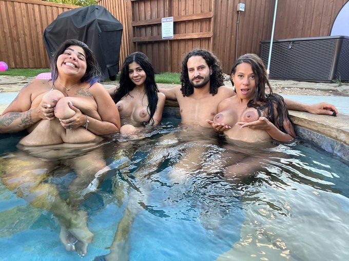 Mark Stones’s pics and videos