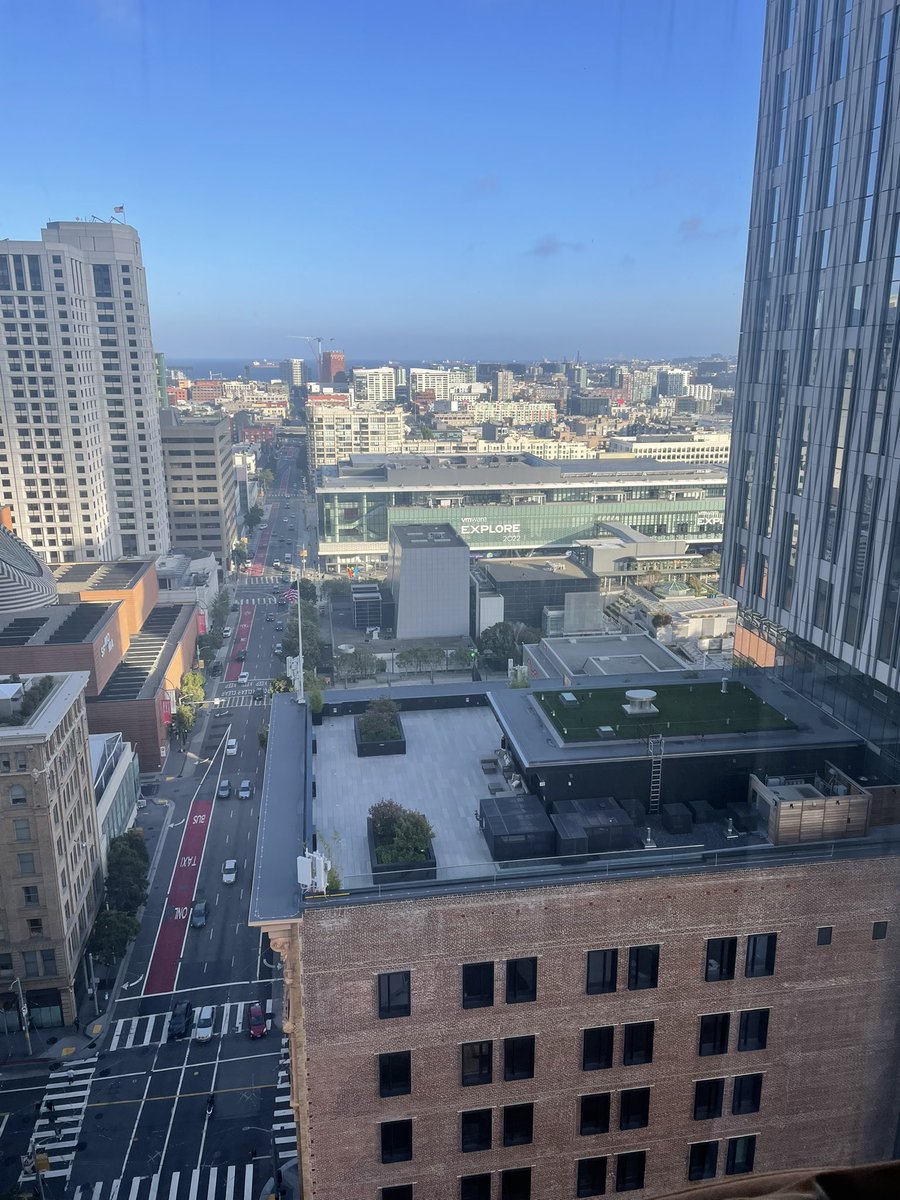 vmMark's tweet image. Looking like a fun conference already! @HyattRegencySF upgrade time! #VMwareExplore
