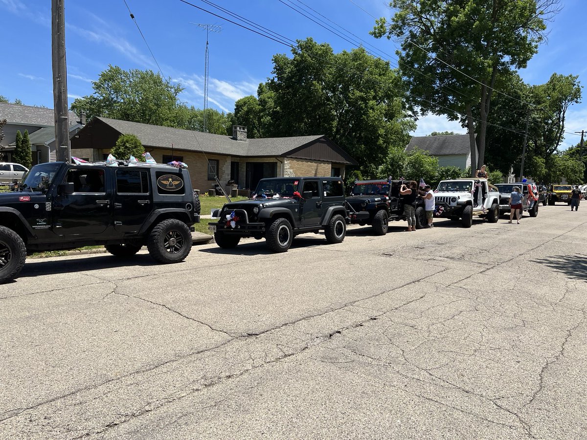 Tyjeepguy's tweet photo. Parade time.. Got invited into the “Forest city Jeep Club” portion of the our hometown Heritage Days parade https://t.co/xgMxBrwEn3