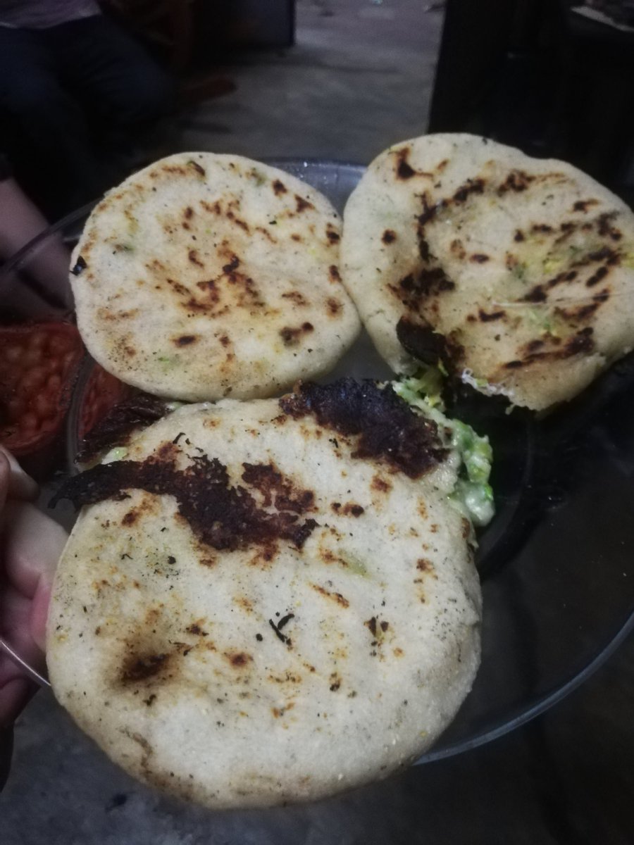AnaAlem60143134's tweet photo. Salvadoreño que se Respeta sabe de los domingos de pupusas 🤤👌😜 #EchosEnCasa #Ayote #Ajo #Loroco https://t.co/7IT4MW1KBe