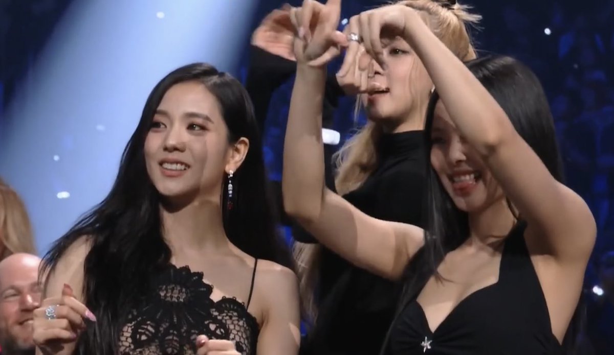 Elas felizes pela vitória da Lisa foi o motivo do meu colapso #VMAs