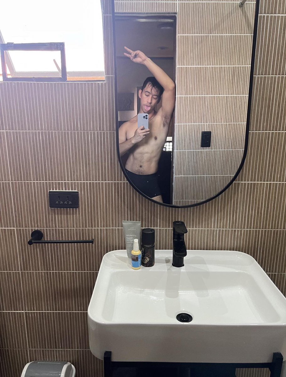 vfit02's tweet photo. 🚿 #bathtime #pinoyselfie https://t.co/5tFYJSQNrc