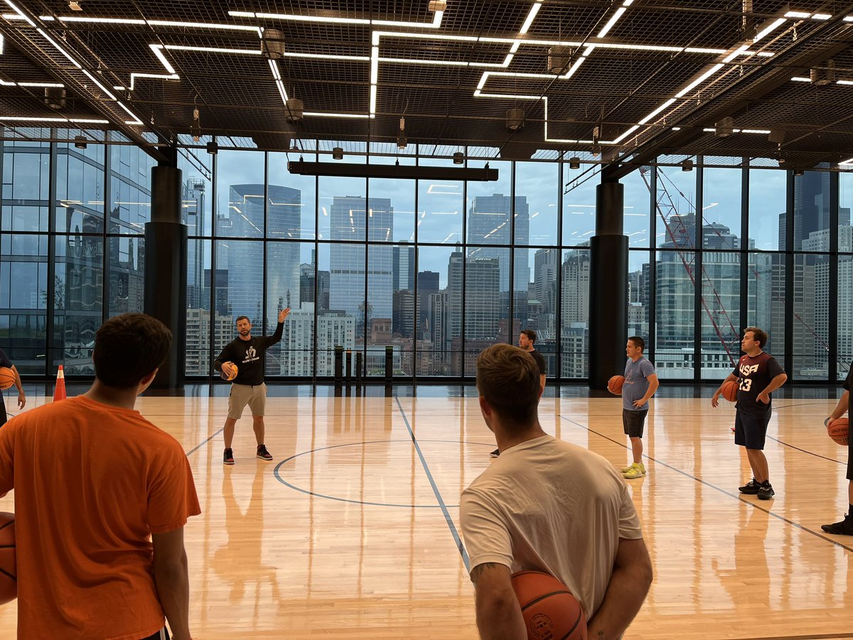chicagopulls's tweet photo. @nbatopshot is better together! https://t.co/ZfV43hjgna