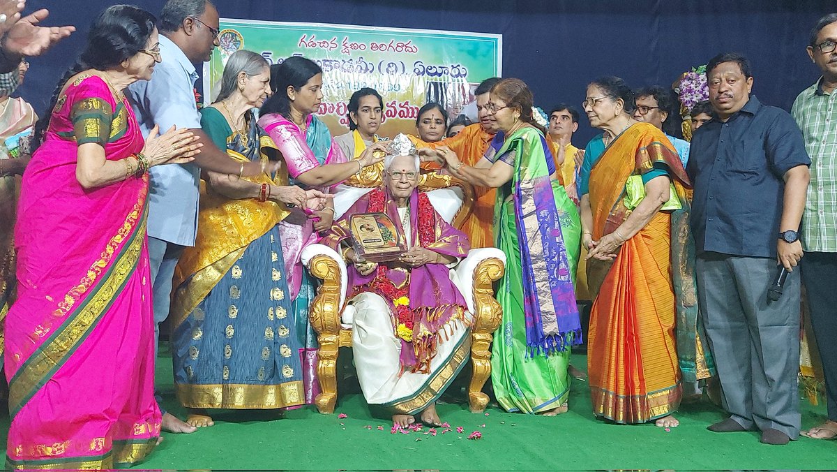 AyyangarBksr's tweet photo. Fine arts academy felicitated  the Legend Great #Violinst #PadmasriAwardee Sri Annavarapu Ramaswamy at YMHA Hall, Agraharam, Eluru #AndhraPradesh
#music https://t.co/GlP1NQ3a4Y