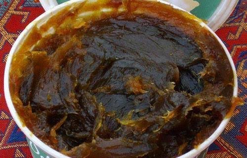 blueflatline's tweet photo. @prvdanic you should also use this black soap which is called saboun dzayer (algiers' soap) in algeria or beldi in morroco. let it on your wet hot skin for 2 or 3 minutes and then you wash with this glove. after that you can use the natural loofah. you will literally have a new smooth skin https://t.co/dCBqtcOkOf