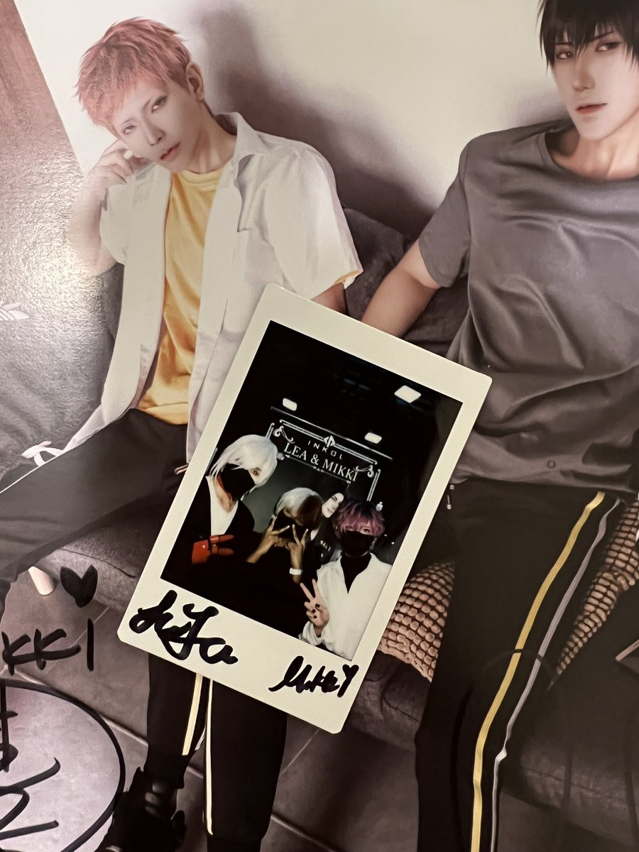 popsanguine's tweet photo. Lea: can I know you name? 
Me: erm, it’s Hem. 
Lea: Oh *starts writing* H-A-M
Me: Not hamburger! 
Lea: Hahahaha, *erases and rewrites*

but still got a cute yupi-ish burger there 🤣 See you guys again! 💜 @CoserLea @mikki_kairi https://t.co/O5hOaUWquM